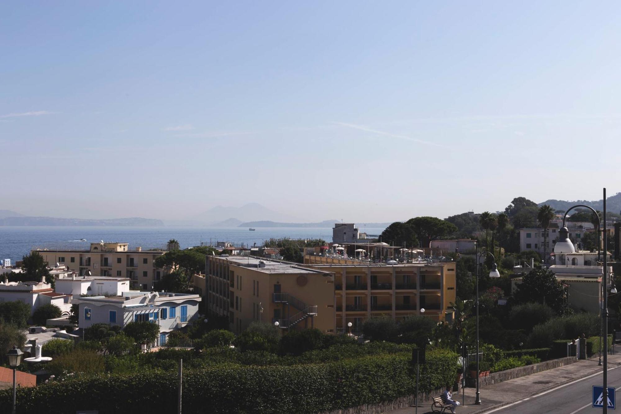 Brecchembe - Holiday Home In The Center Of Lacco Ameno Lacco Ameno  المظهر الخارجي الصورة